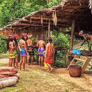 Paisaje panorámico de Anton en Panamá con montañas verdes y cielo azul