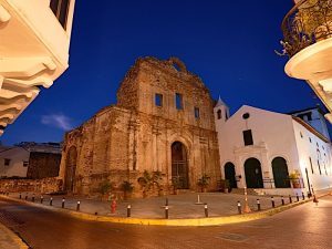 Vista panorámica de Bocas del Toro en Panamá con aguas cristalinas y vegetación exuberante