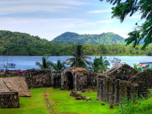 Vista panorámica de Portobelo en Colón, Panamá