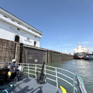 Cruce parcial por el Canal de Panamá